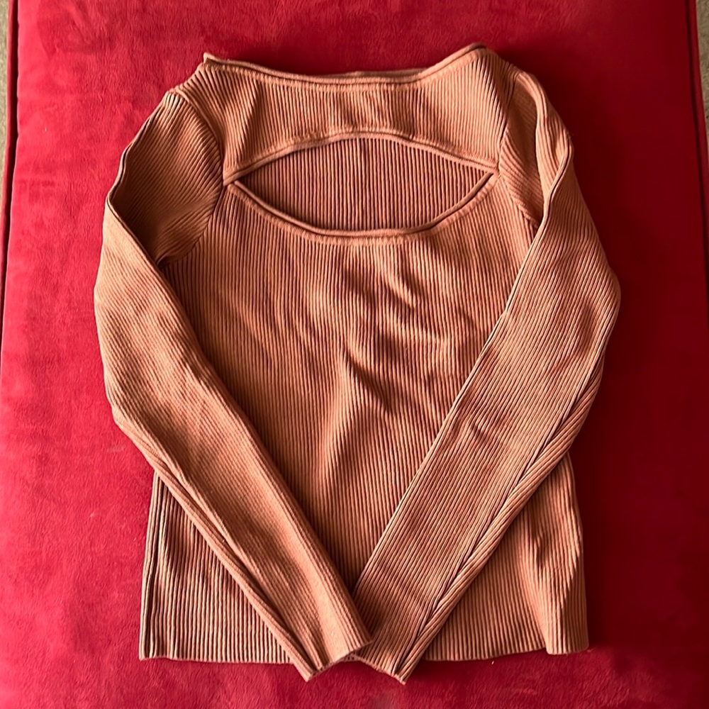 Long sleeved ribbed top